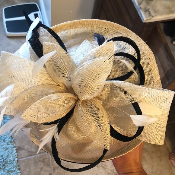 Fascinator - Picture 2 of 2